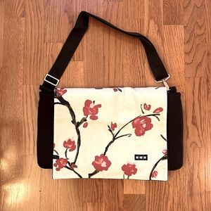 Shoot sac w/ attachable cover.